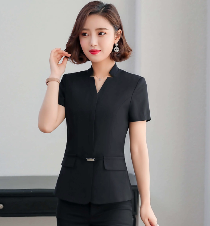 工作服定做及要考慮實(shí)用性，還要考慮美觀性。